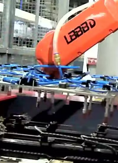 爾必地激光切割碼垛機器人現場案例