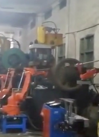 爾必地沖壓機器人沖壓流水線上下料